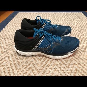 Men’s Saucony Triumph 17 (Worn 2x, 15 miles)